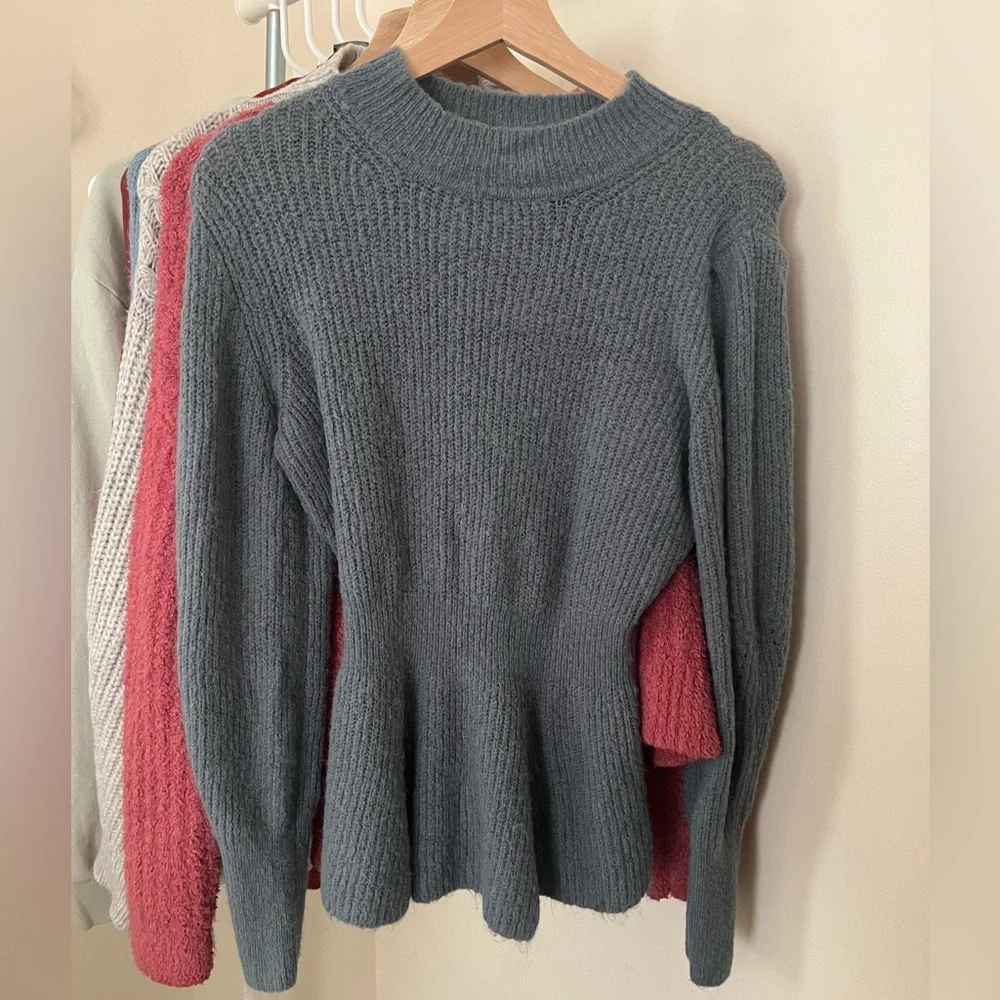 Sweater - Picture 1 of 2